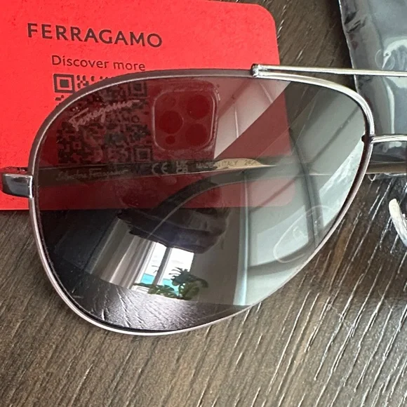 BNNW Unisex Ferragamo Aviator Sunglasses display picture 3